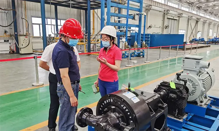 客户参观工厂